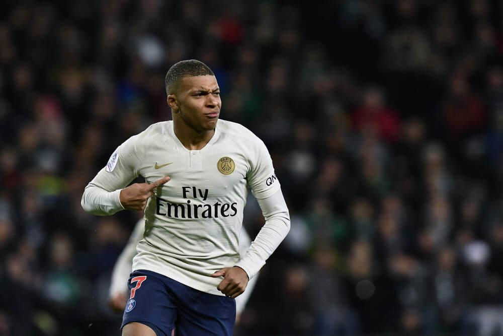 日本职业足球运动员协会评年度最佳阵：镰田大地、堂安律领衔